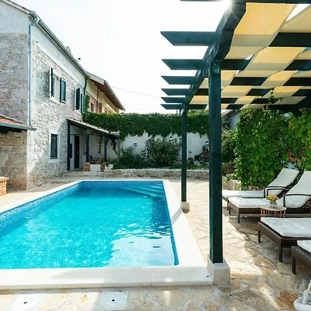 Stone Mia With Pool * Sukosan