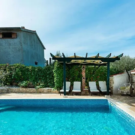 Stone Mia With Pool *