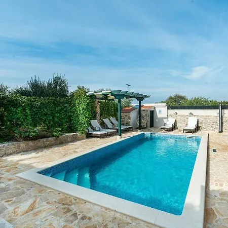 Stone Mia With Pool Villa *